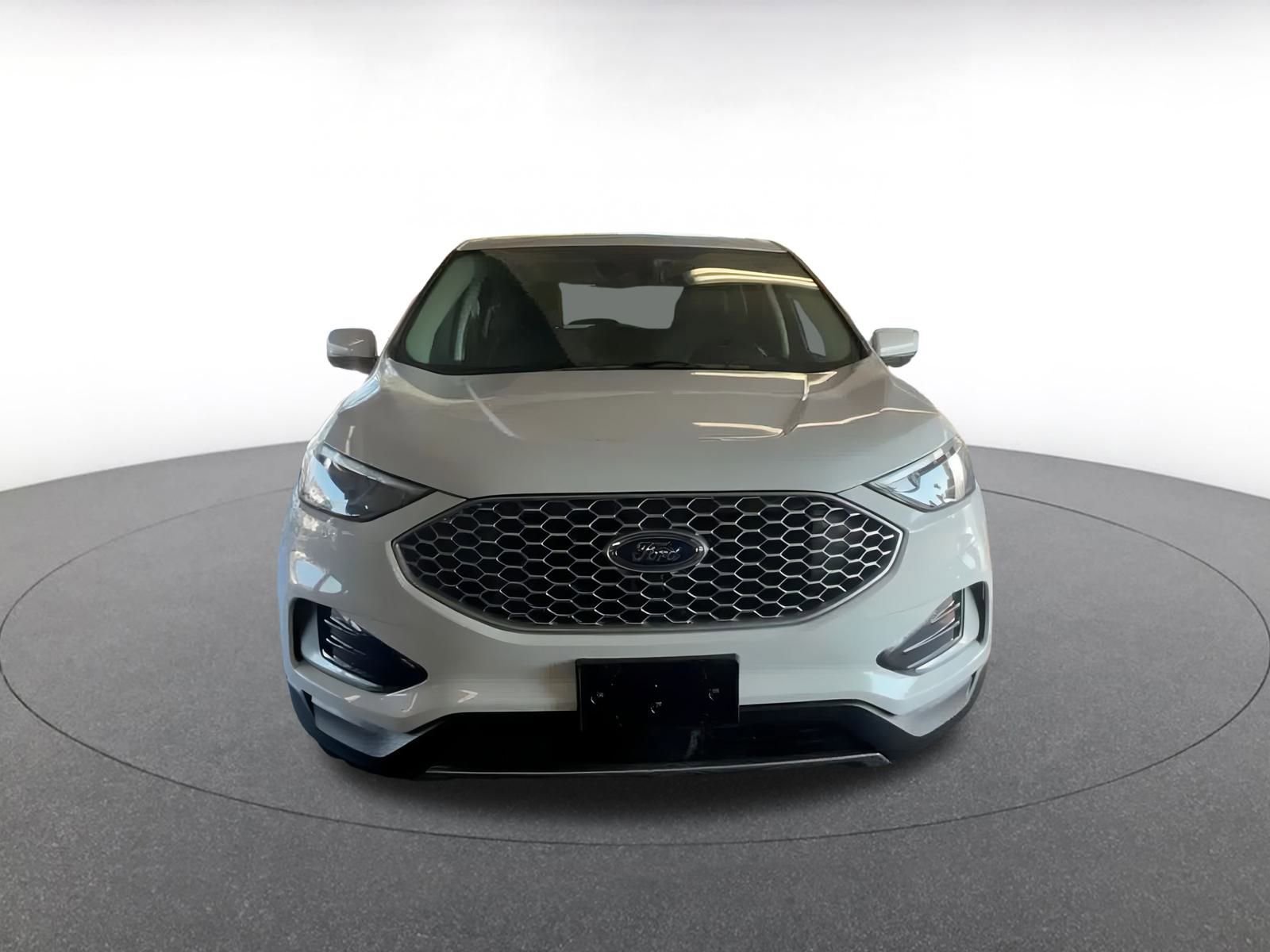 Used 2024 Ford Edge SEL image 4