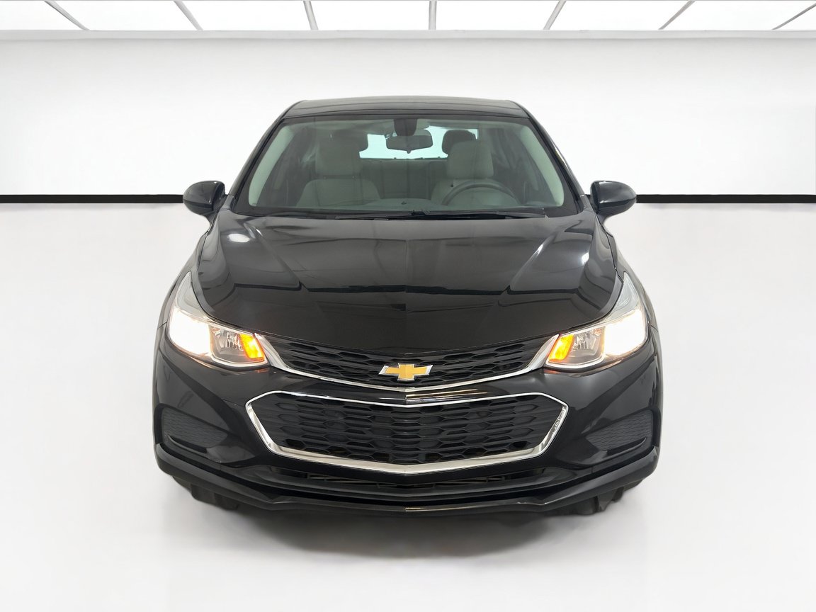 Used 2018 Chevrolet Cruze LS FWD image 2