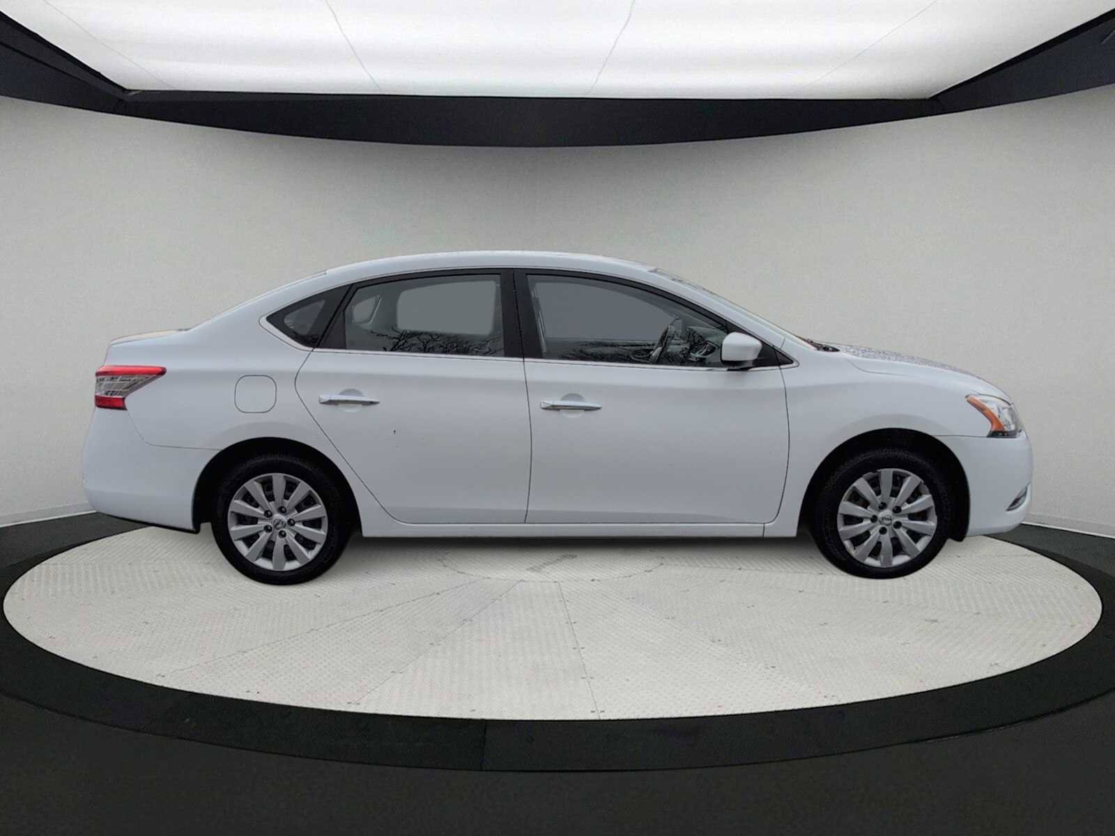 Used 2015 Nissan Sentra S image 9