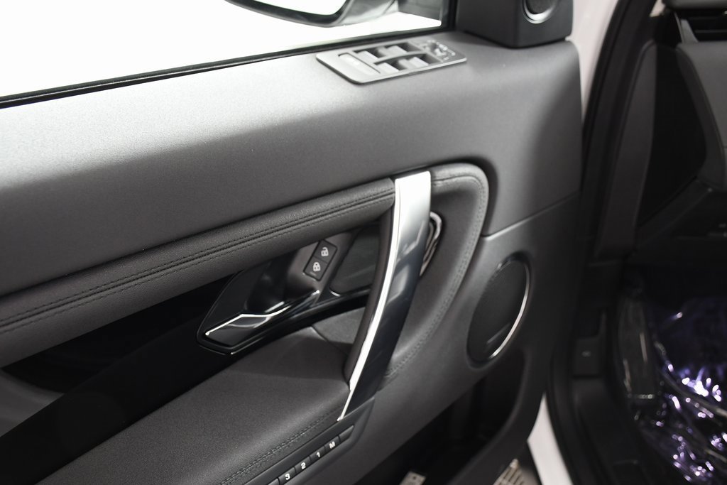 Used 2025 Land Rover Discovery Sport S image 15