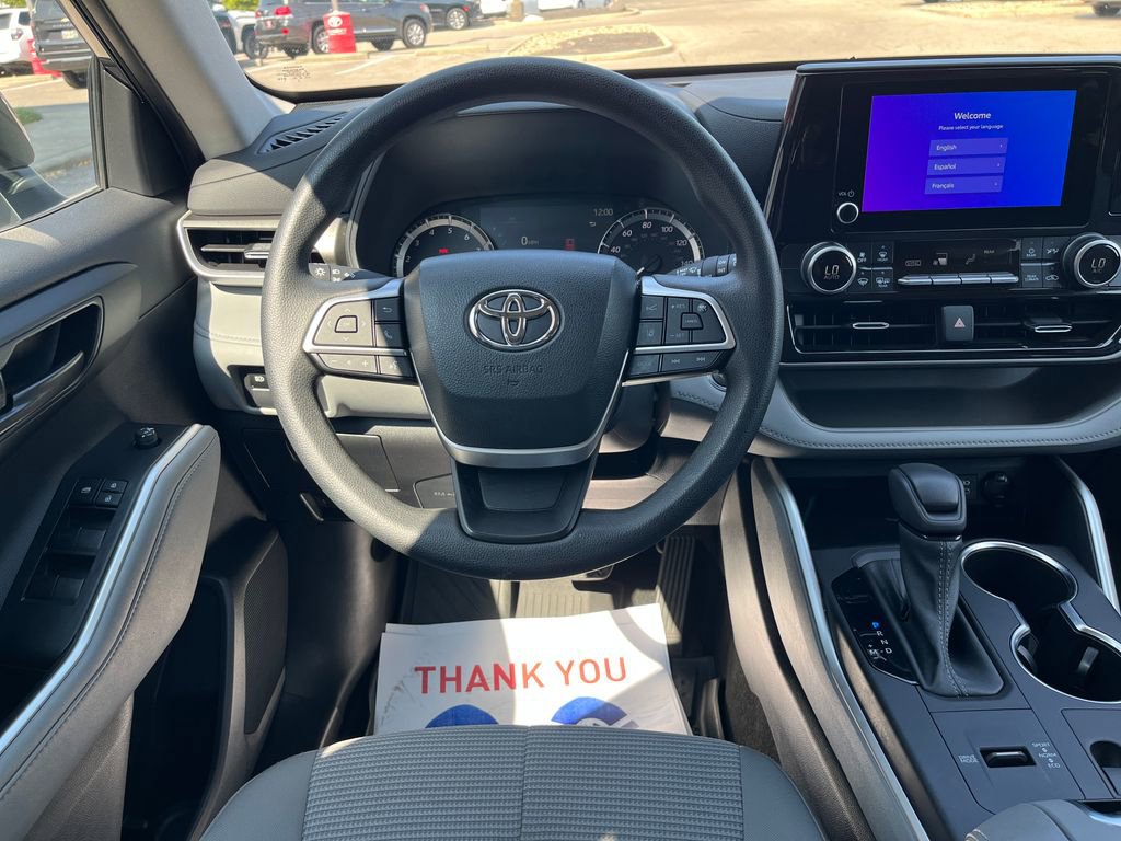 Certified 2023 Toyota Highlander L image 16