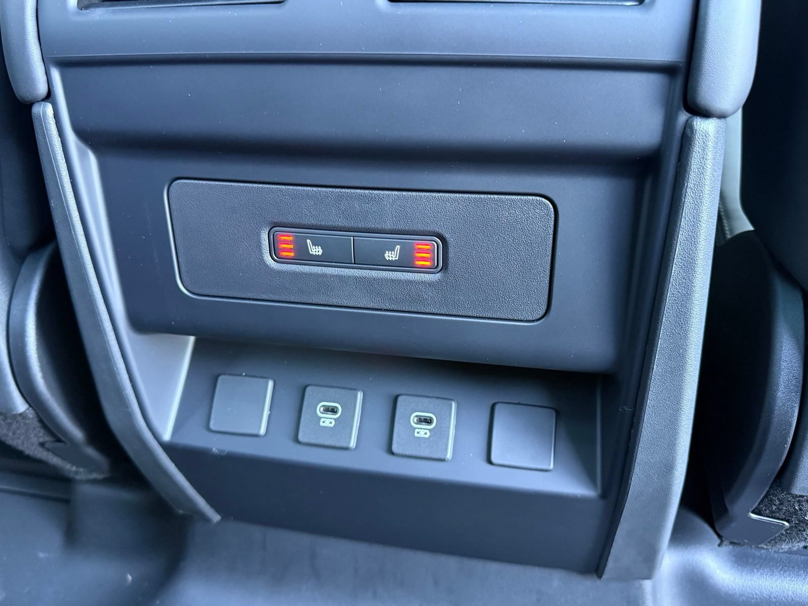 New 2025 Land Rover Defender 110 X-Dynamic SE AWD/4WD image 18