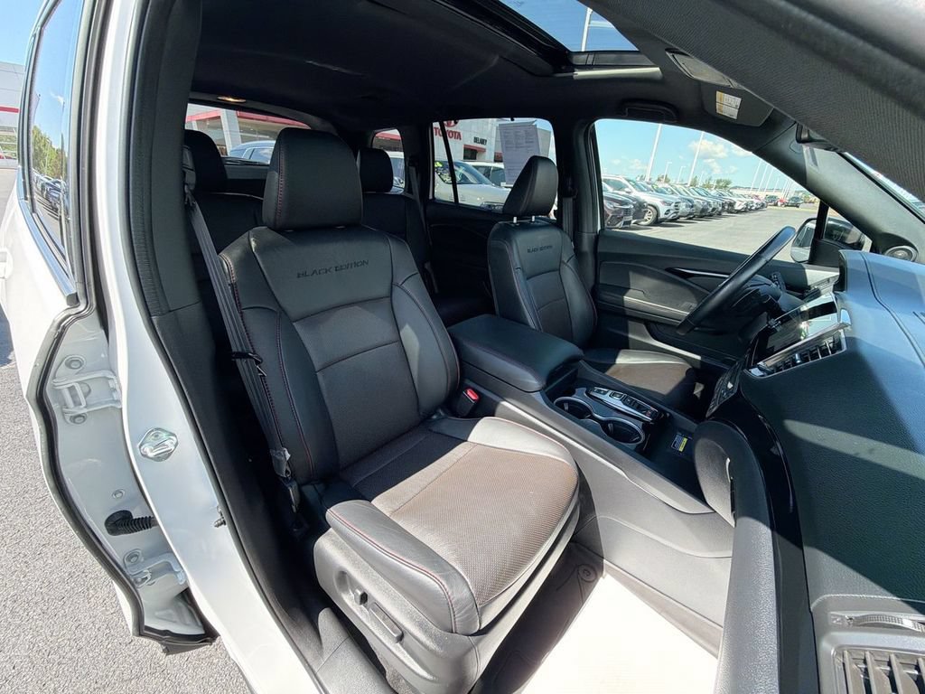 Used 2024 Honda Passport Black Edition image 32