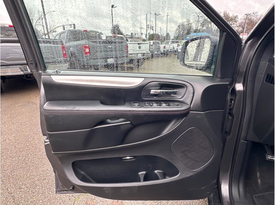 Used 2019 Dodge Grand Caravan GT image 15
