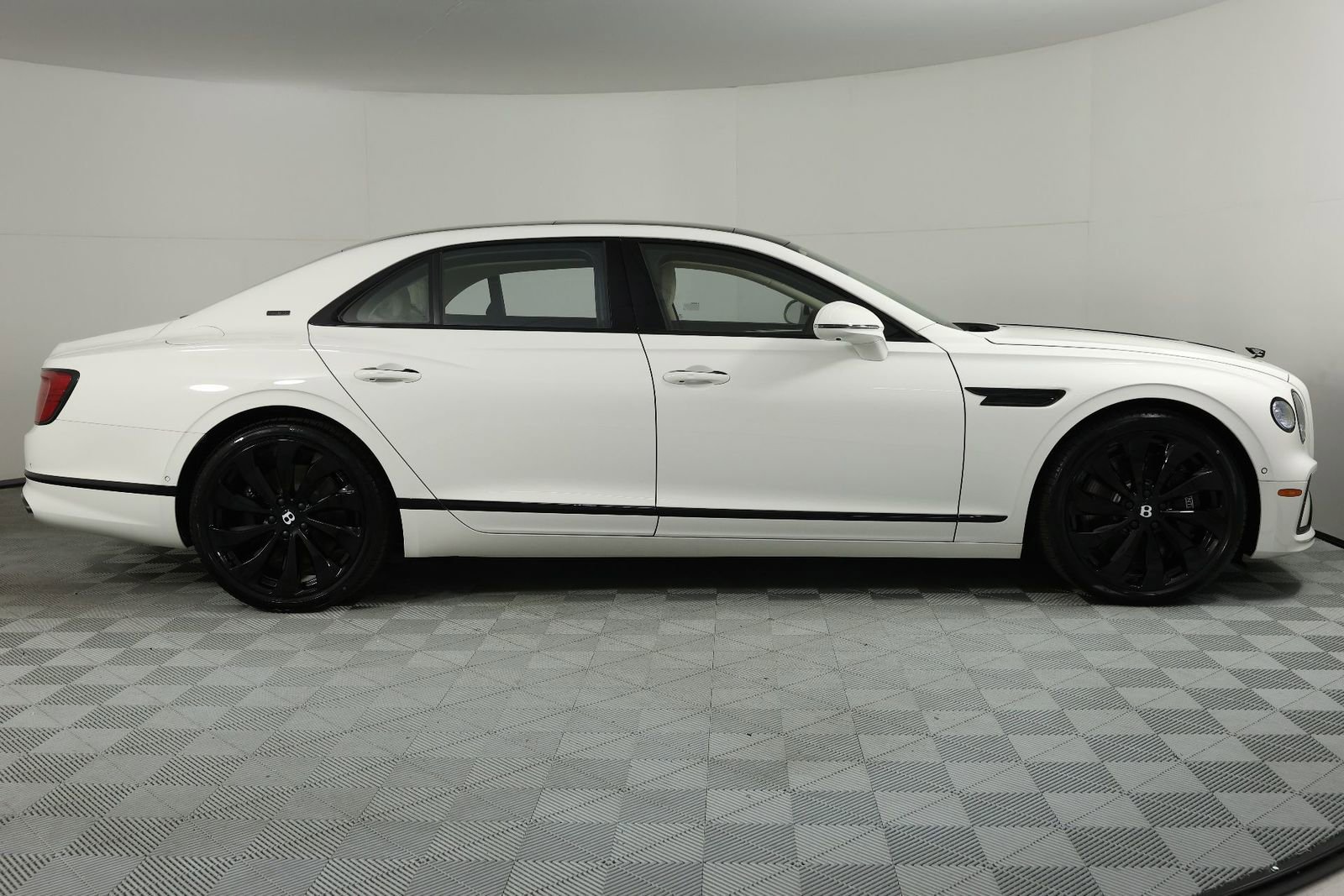 New 2025 Bentley Flying Spur Plug-In Hybrid image 10