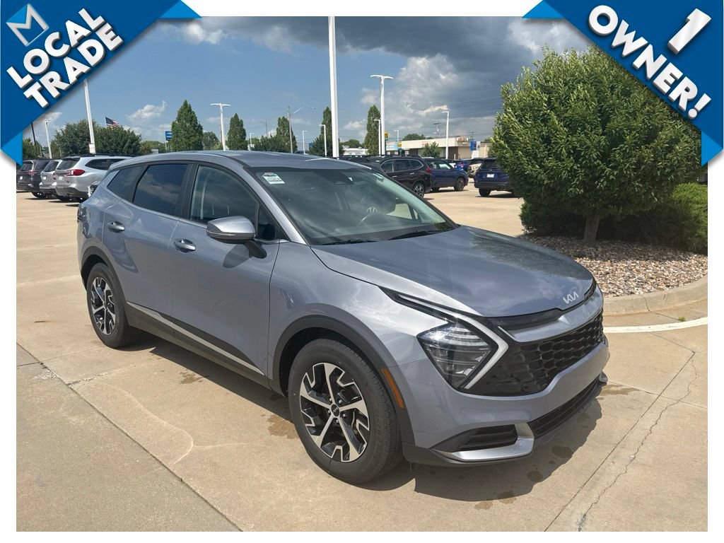 Used 2025 Kia Sportage EX FWD image 3