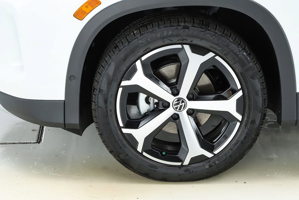 New 2026 Volkswagen Tiguan SE image 43