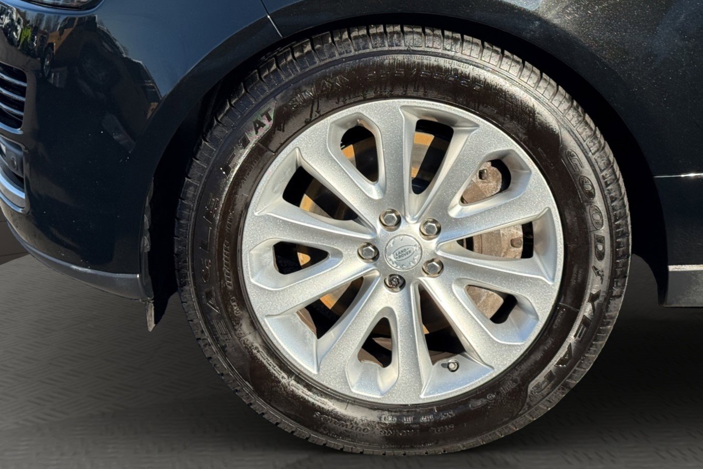 Used 2016 Land Rover Range Rover HSE image 22