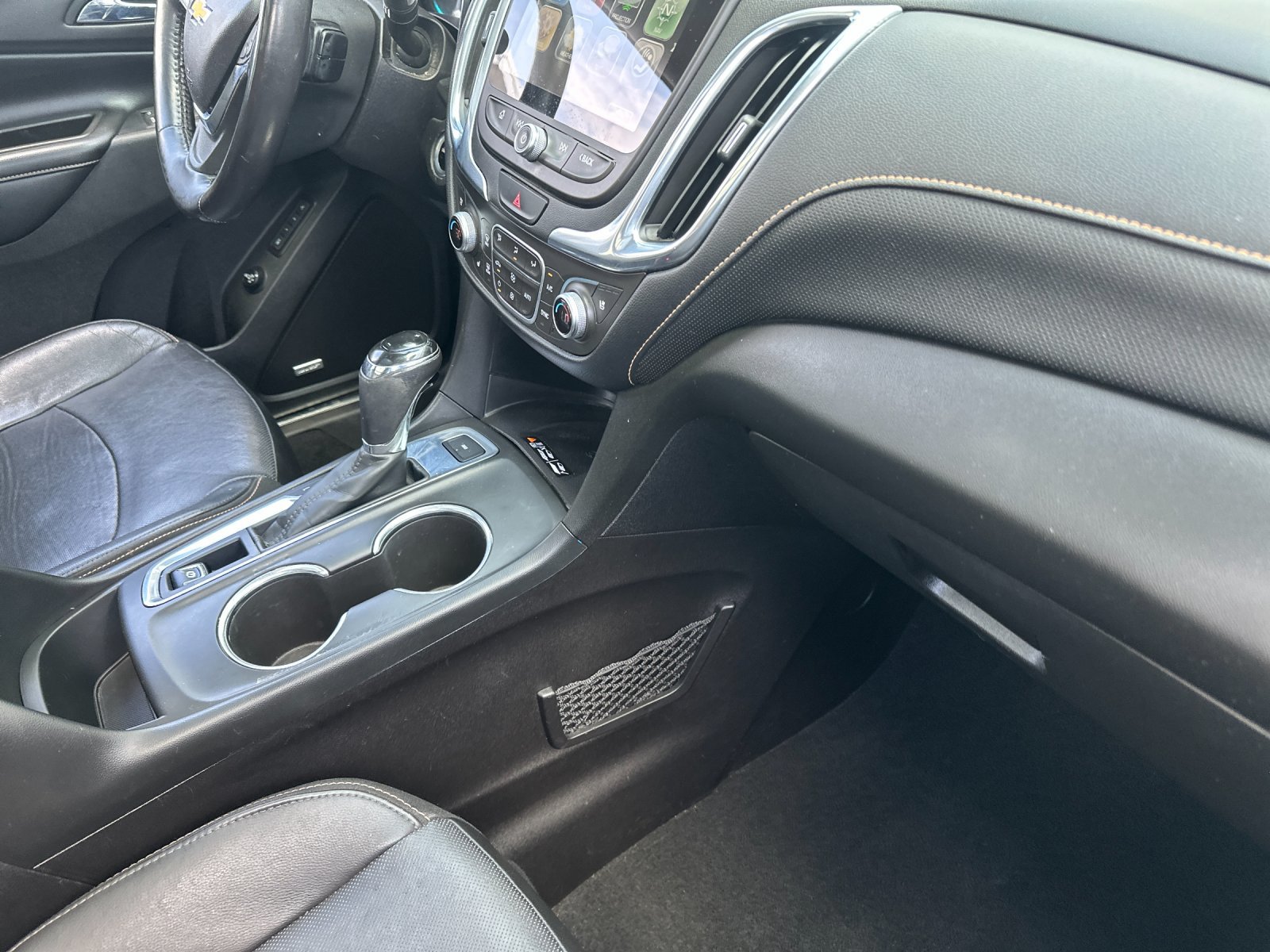 Used 2018 Chevrolet Equinox Premier AWD/4WD image 16