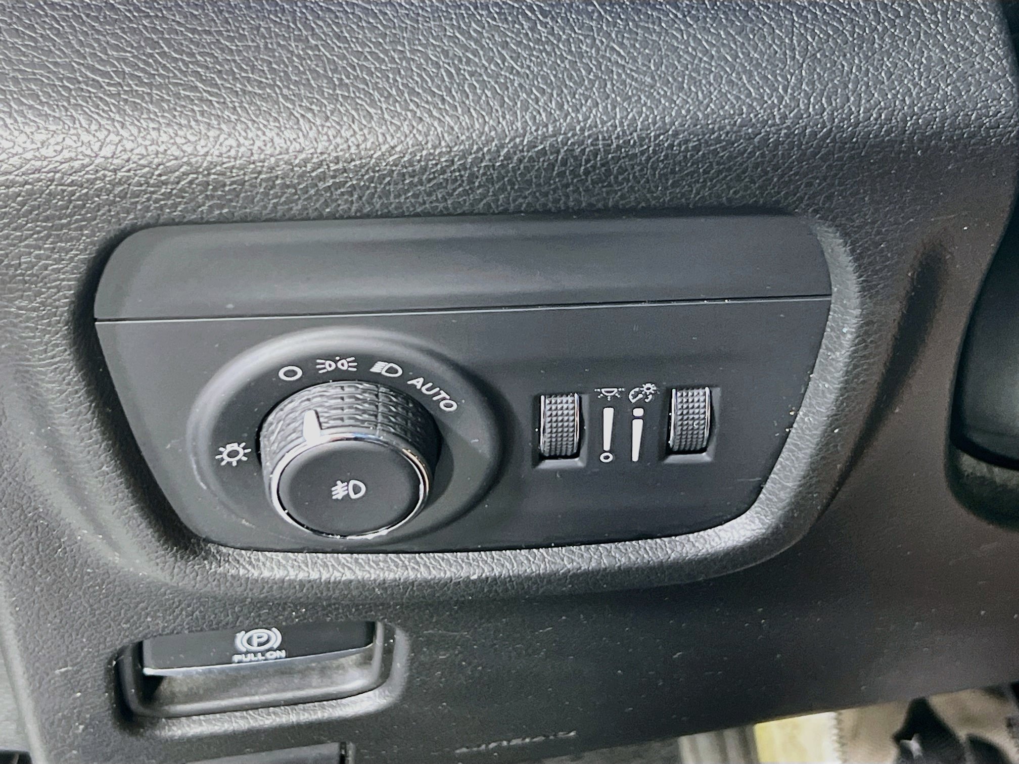 Used 2022 Jeep Grand Cherokee Overland AWD/4WD image 10