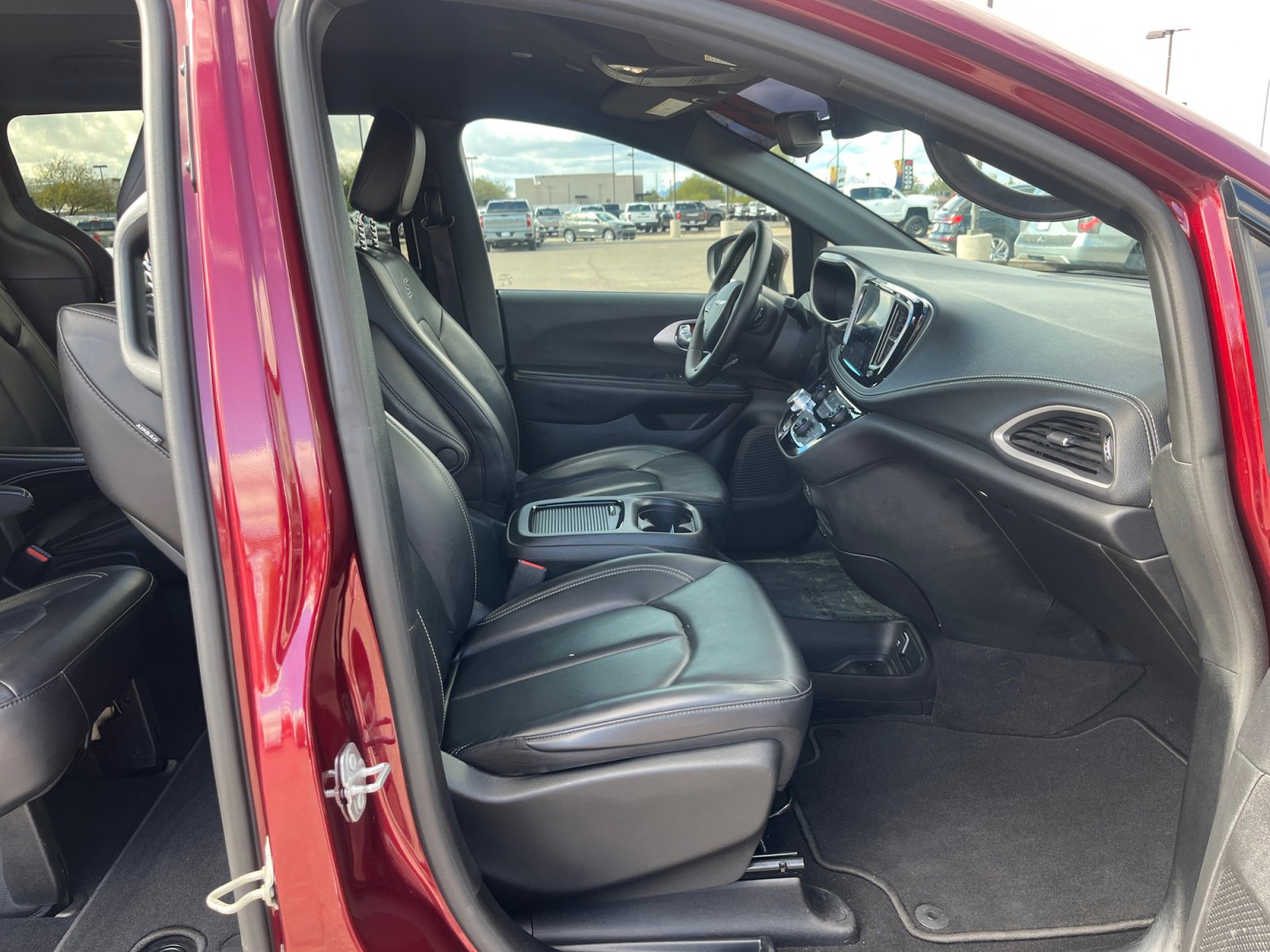 Used 2023 Chrysler Pacifica Touring-L w/ S Appearance Package image 19