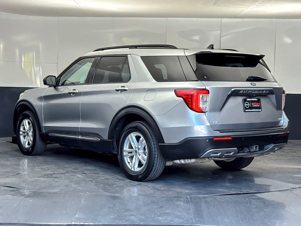 Used 2021 Ford Explorer XLT w/ Equipment Group 202A AWD/4WD image 5