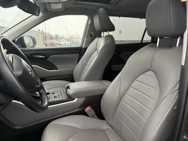 Certified 2022 Toyota Highlander XLE image 5