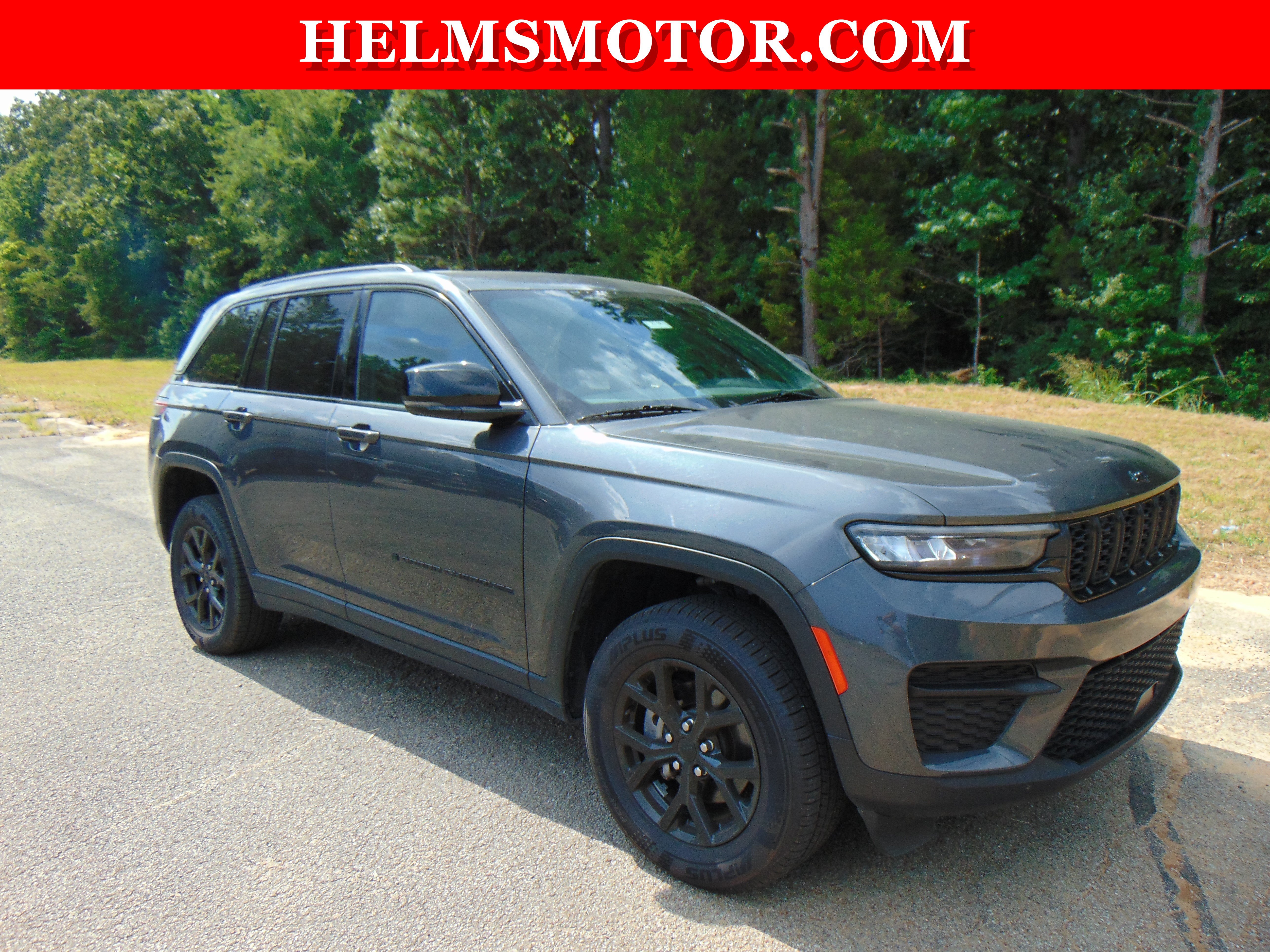 Used 2024 Jeep Grand Cherokee Altitude RWD image 13