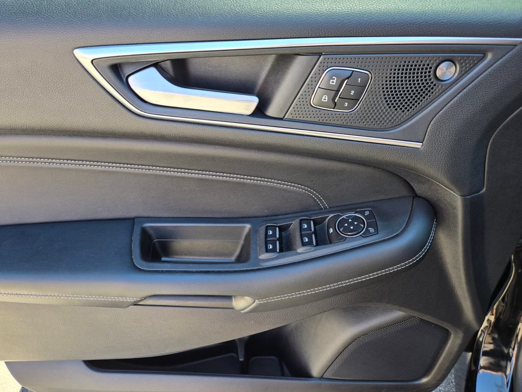 Used 2021 Ford Edge Titanium FWD image 22