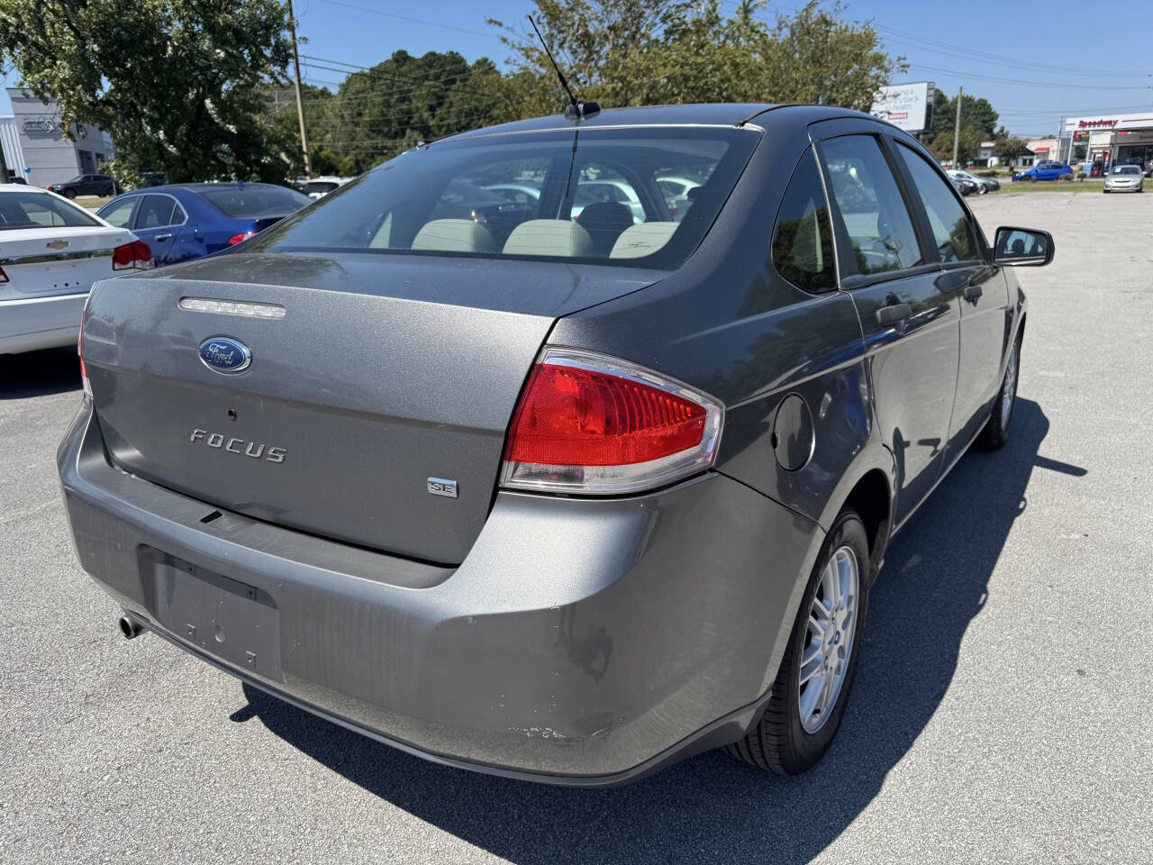 Used 2009 Ford Focus SE FWD image 7