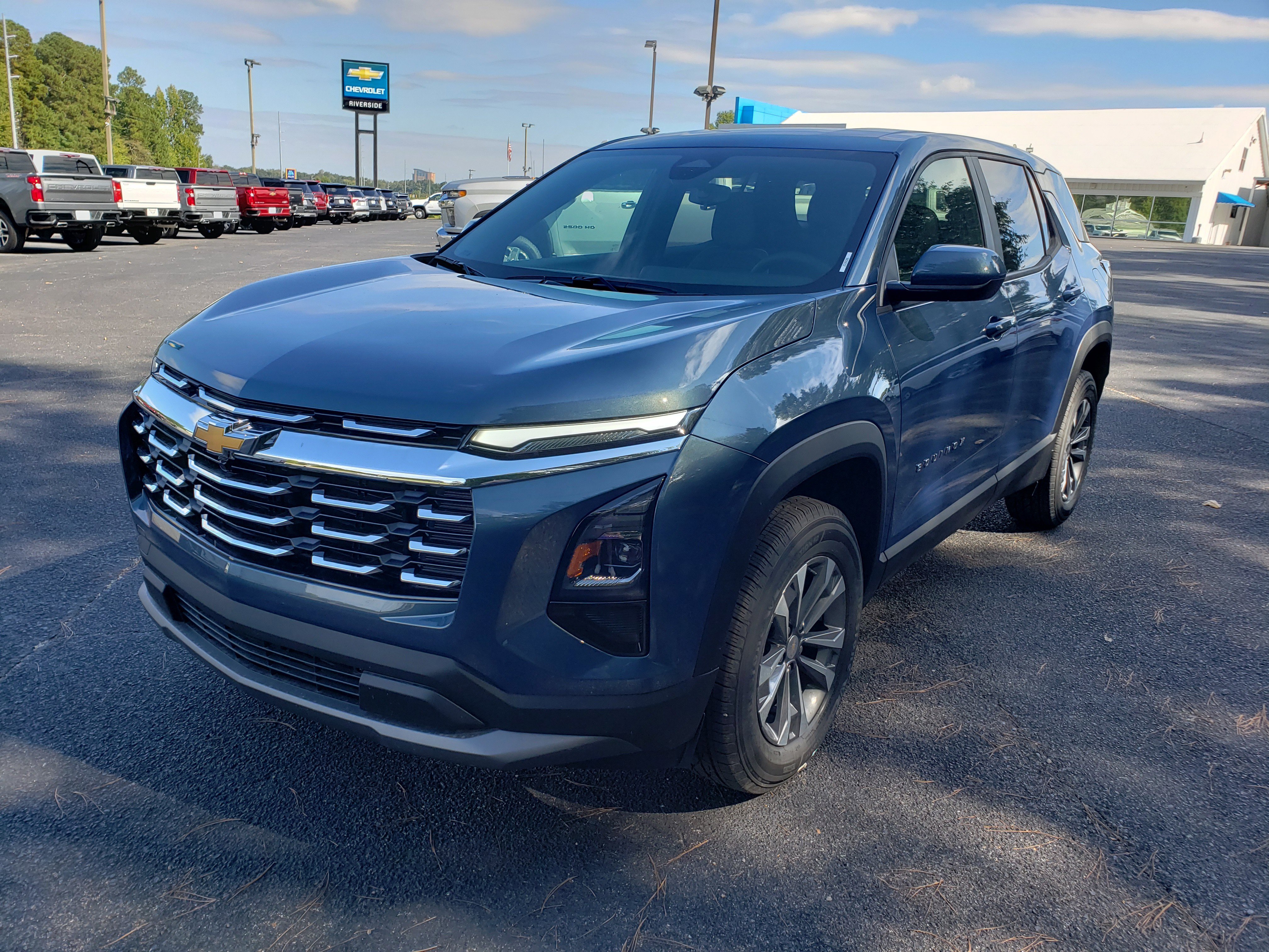 New 2026 Chevrolet Equinox LT w/ Convenience Package II image 2
