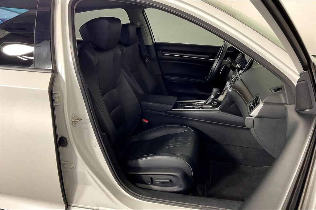 Used 2018 Honda Accord Touring image 10