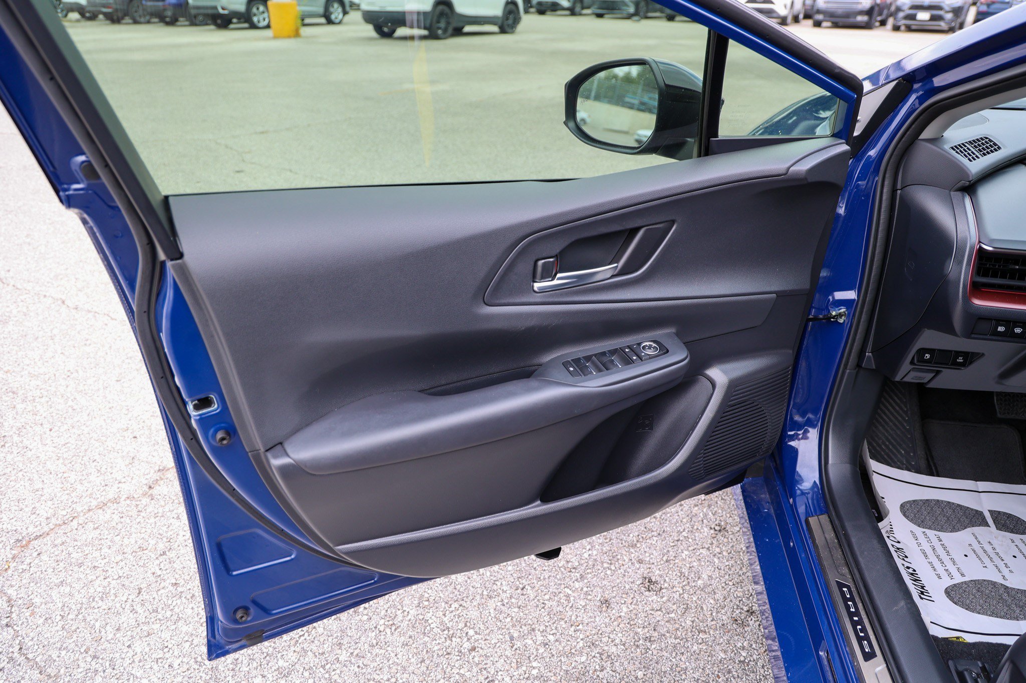 Certified 2026 Toyota Prius Plug-In Hybrid FWD image 31