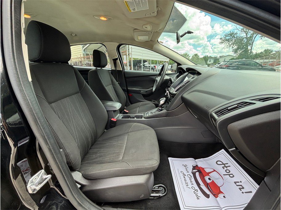 Used 2018 Ford Focus SE w/ SE Appearance Package FWD image 29