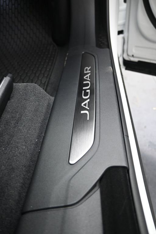 New 2026 Jaguar F-PACE R-Dynamic S image 11