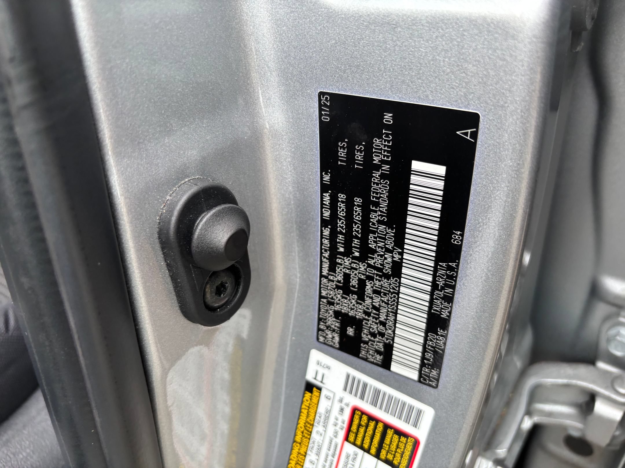Used 2025 Toyota Highlander LE FWD image 27