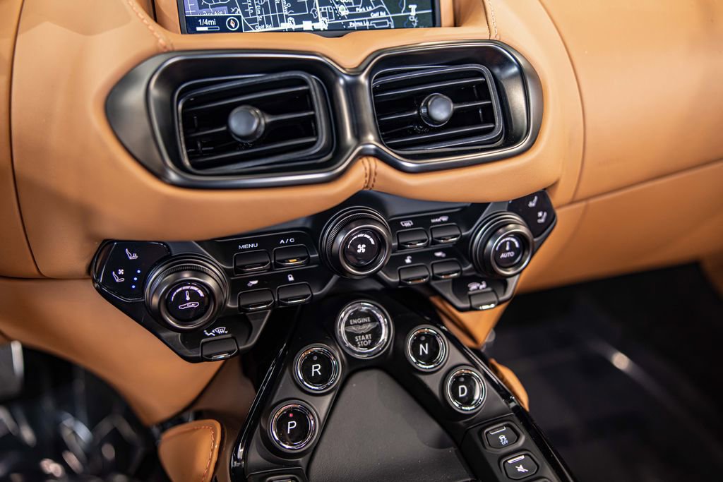 Used 2023 Aston Martin V8 Vantage Coupe image 24