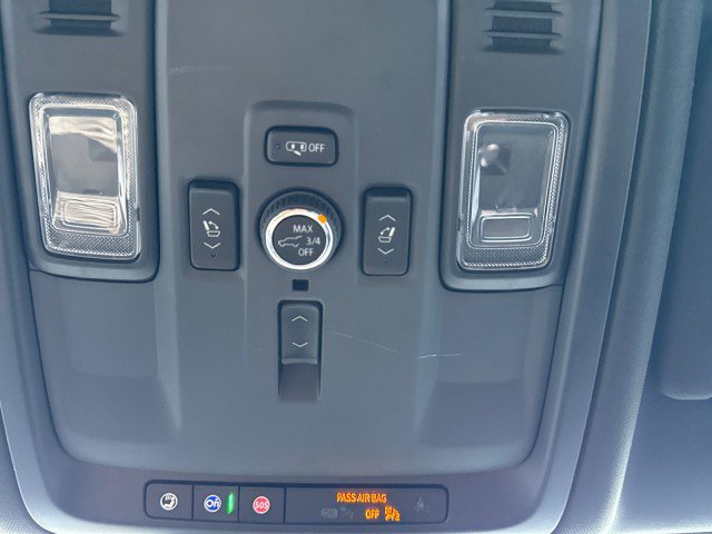 Used 2025 GMC Yukon XL Denali AWD/4WD image 33