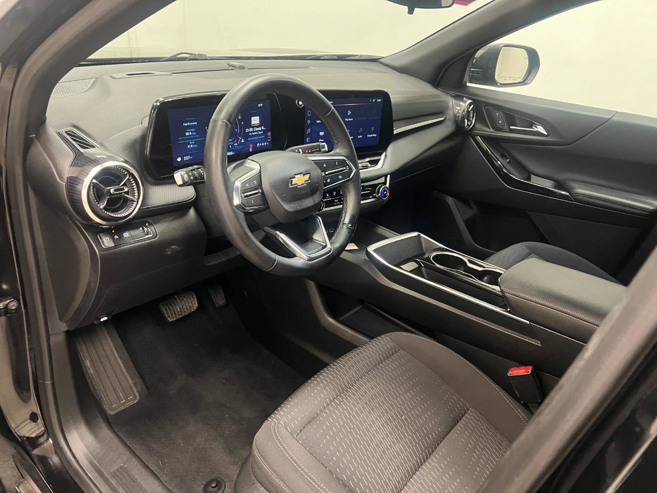 Used 2025 Chevrolet Equinox LT FWD image 26