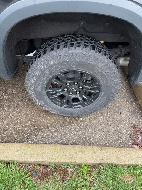 Used 2023 Chevrolet Silverado 1500 ZR2 w/ Technology Package image 7