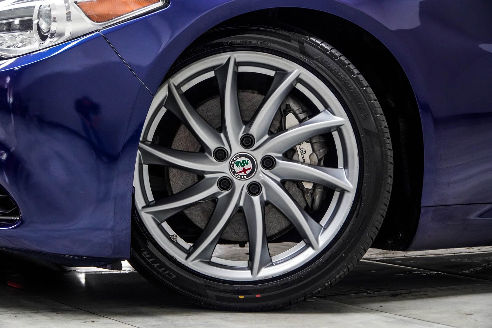 Used 2019 Alfa Romeo Giulia image 3