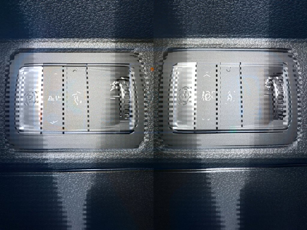 Used 2026 Chevrolet Traverse LT image 36