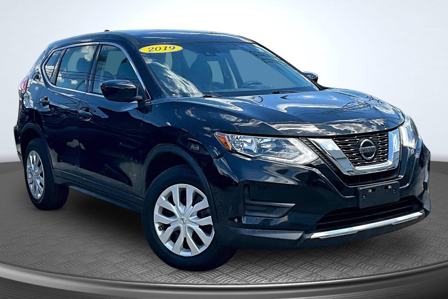 Used 2019 Nissan Rogue S AWD/4WD image 2