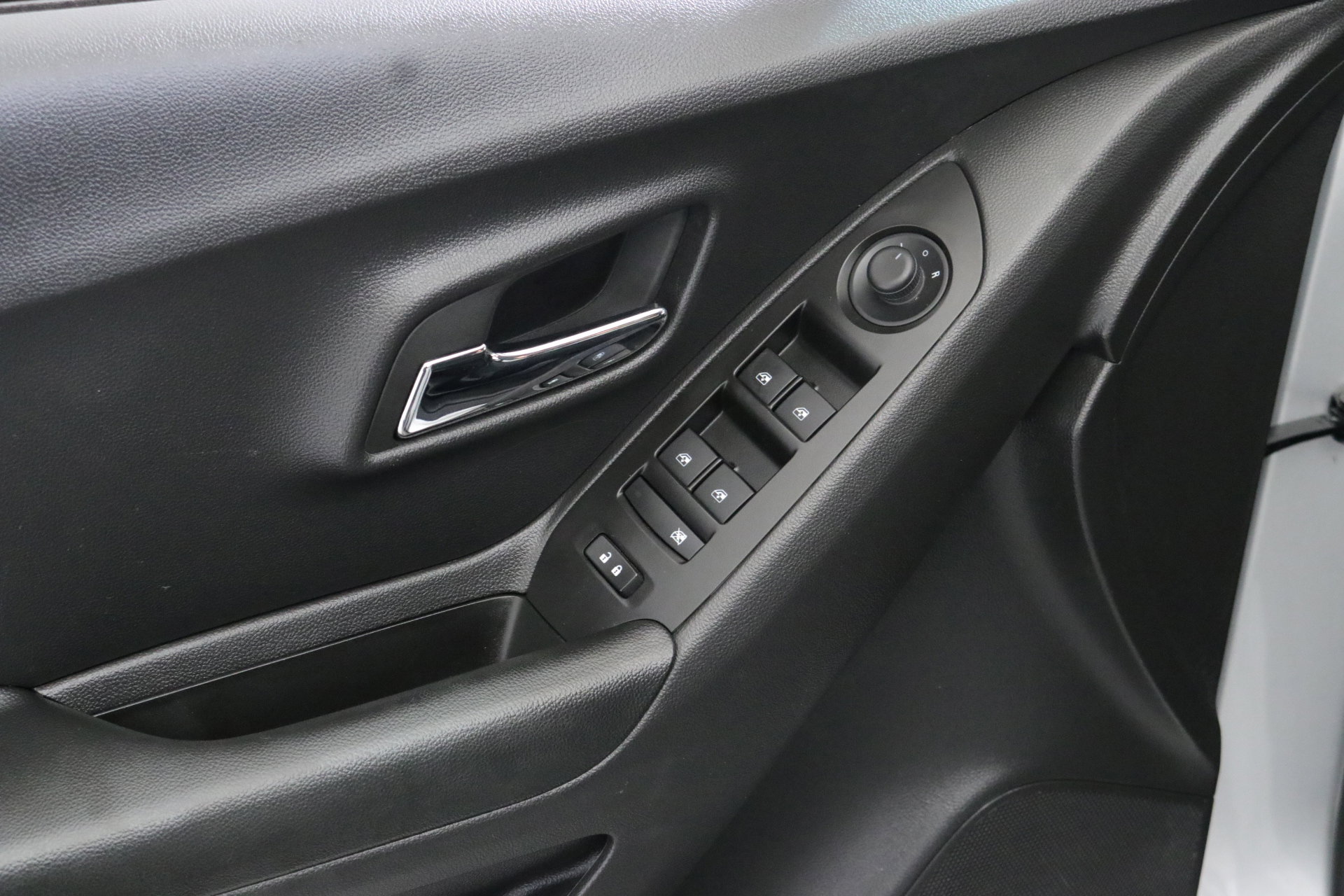 Used 2022 Chevrolet Trax LT w/ LT Convenience Package image 20