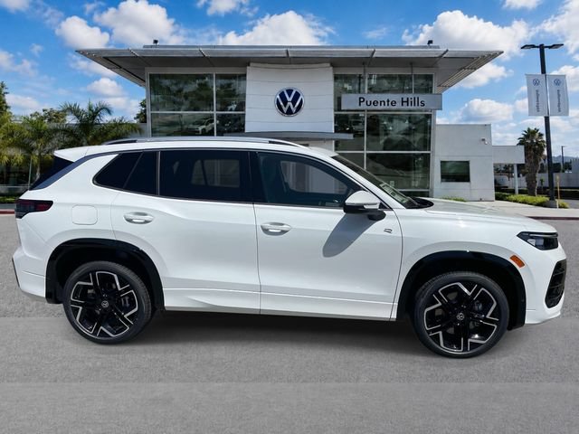 New 2026 Volkswagen Tiguan SEL R-Line AWD/4WD image 3