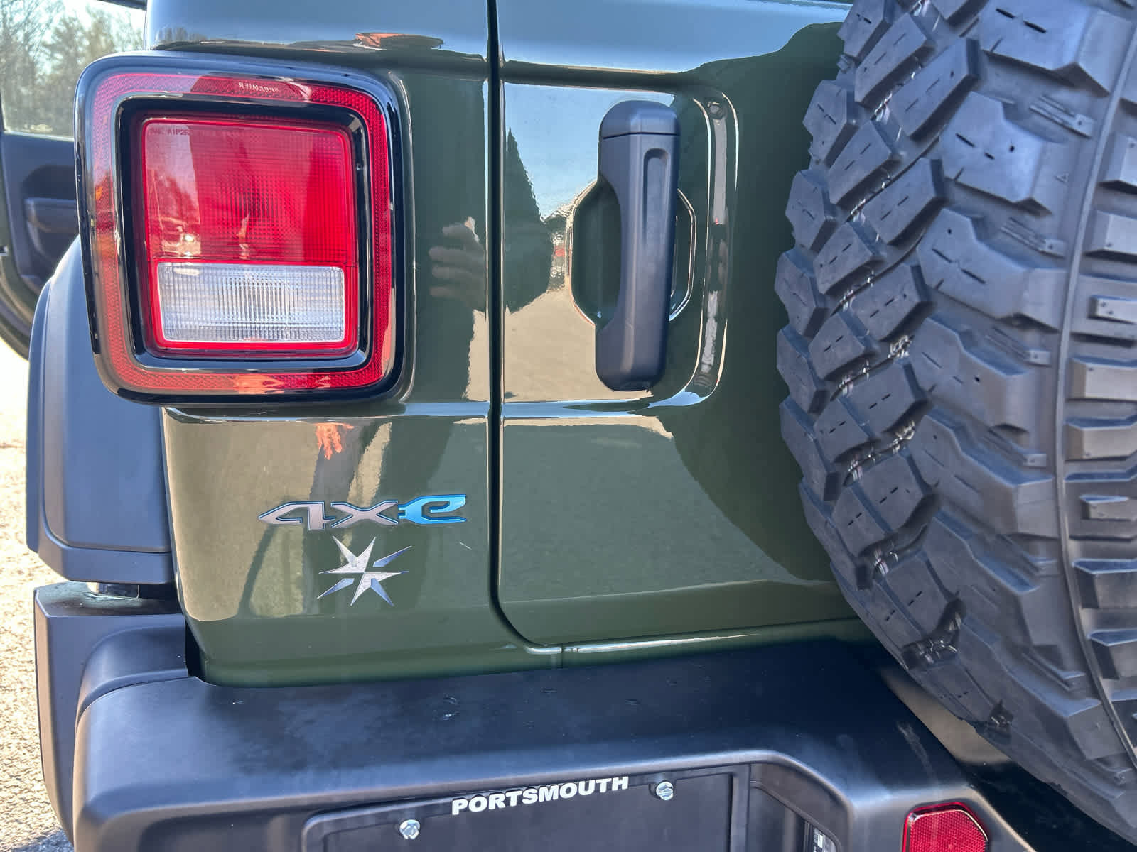 Used 2023 Jeep Wrangler Unlimited w/ Sun & Screen Package image 46