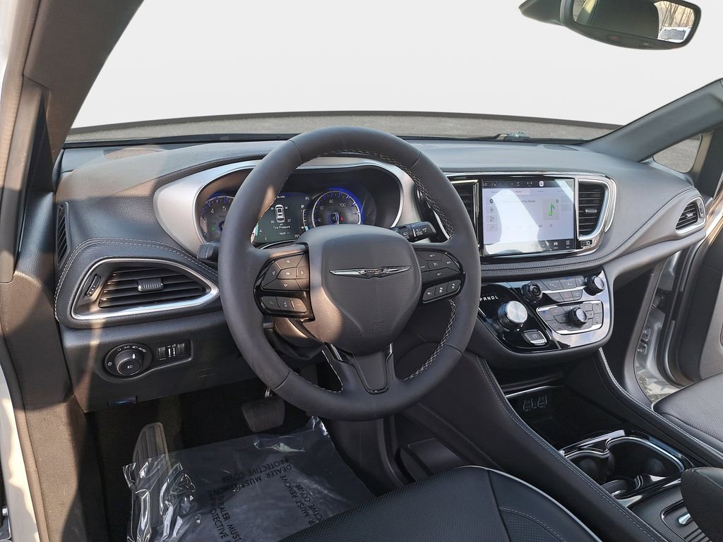 Used 2024 Chrysler Pacifica Limited w/ S Appearance Package AWD/4WD image 19