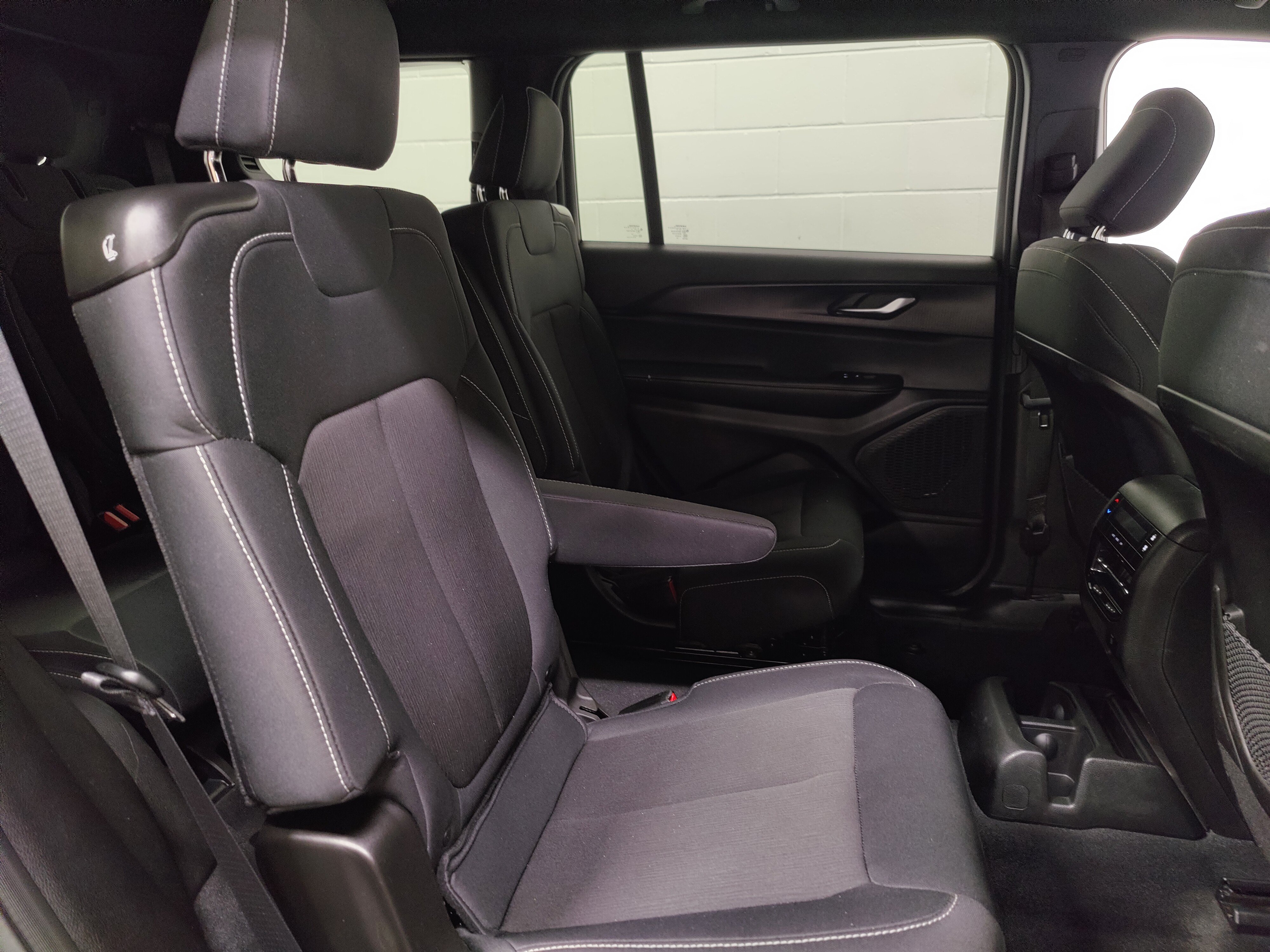 Used 2025 Jeep Grand Cherokee L Laredo w/ Luxury Tech Group I AWD/4WD image 14