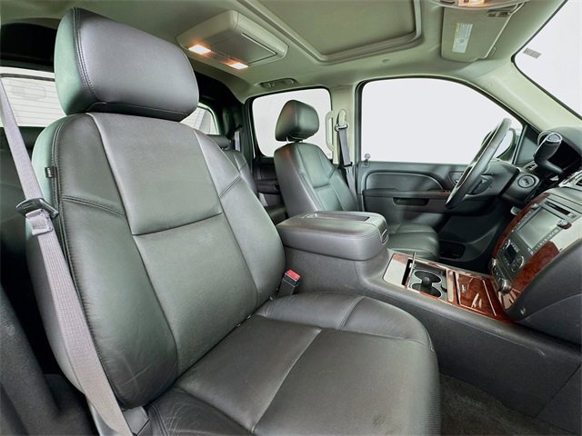 Used 2013 Chevrolet Avalanche LTZ image 30