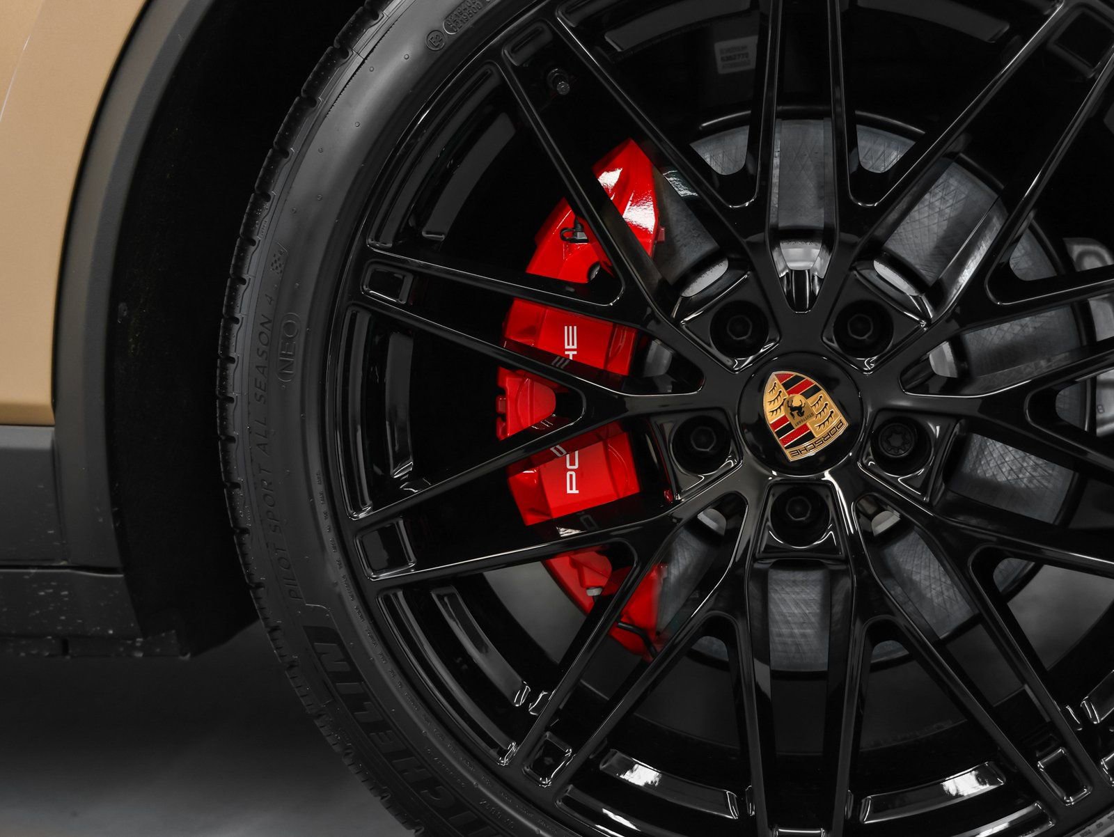 New 2025 Porsche Macan 4S Electric image 16