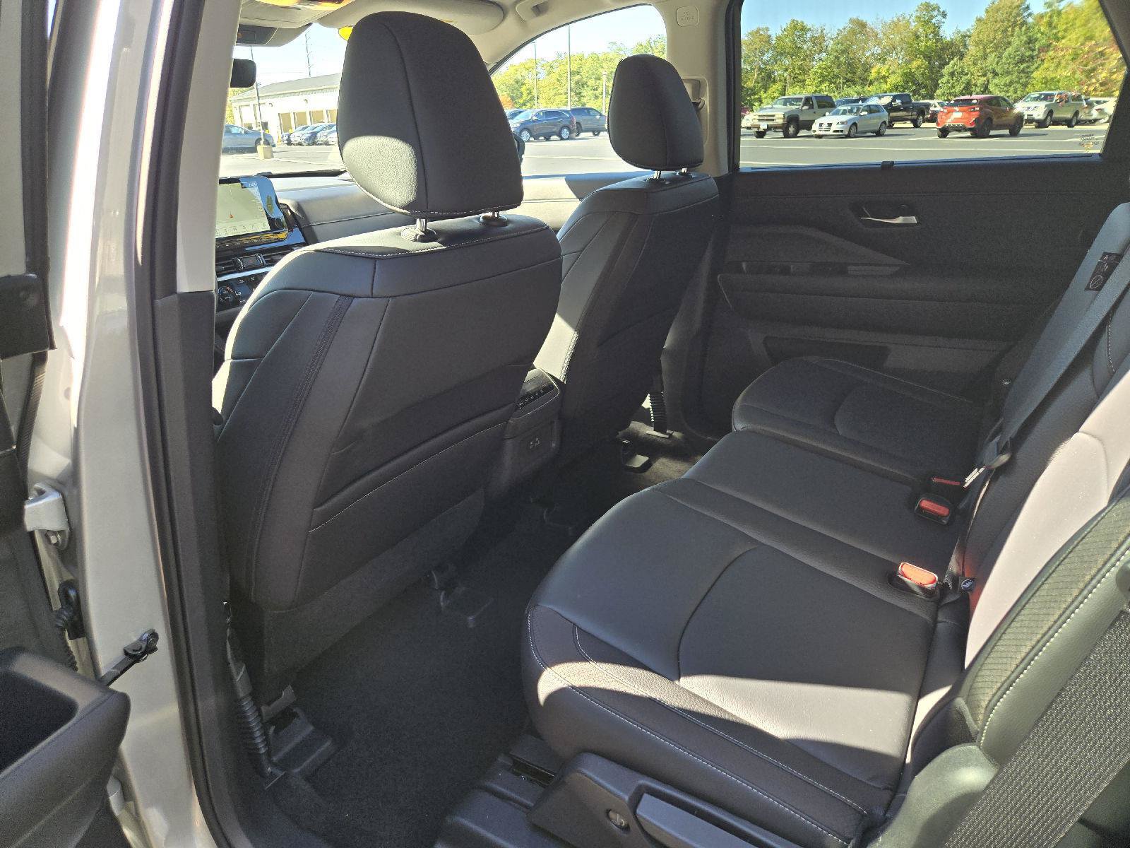 Used 2025 Nissan Pathfinder SL AWD/4WD image 26