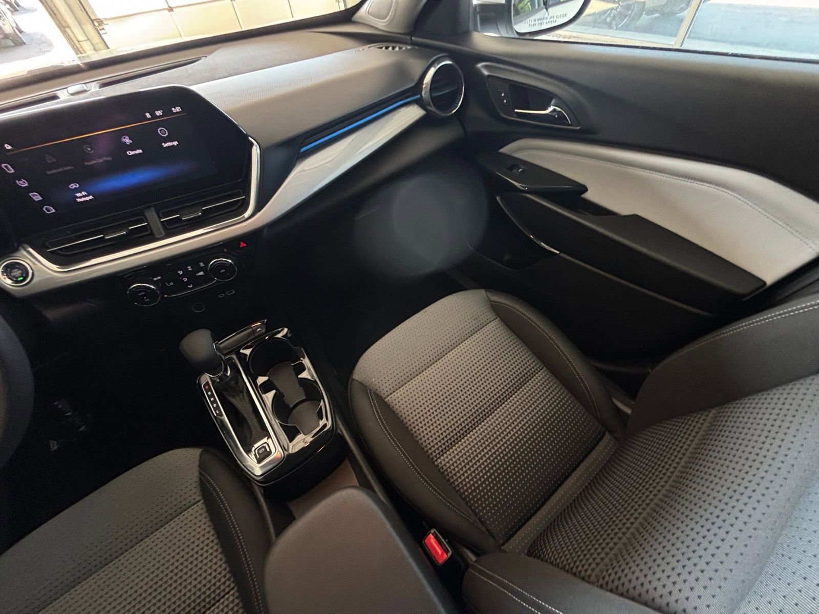 Used 2025 Chevrolet Trax LT image 35