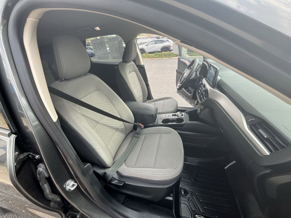 Used 2020 Ford Escape SE image 24
