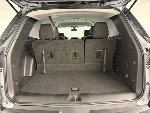 Used 2021 Chevrolet Traverse LT image 33