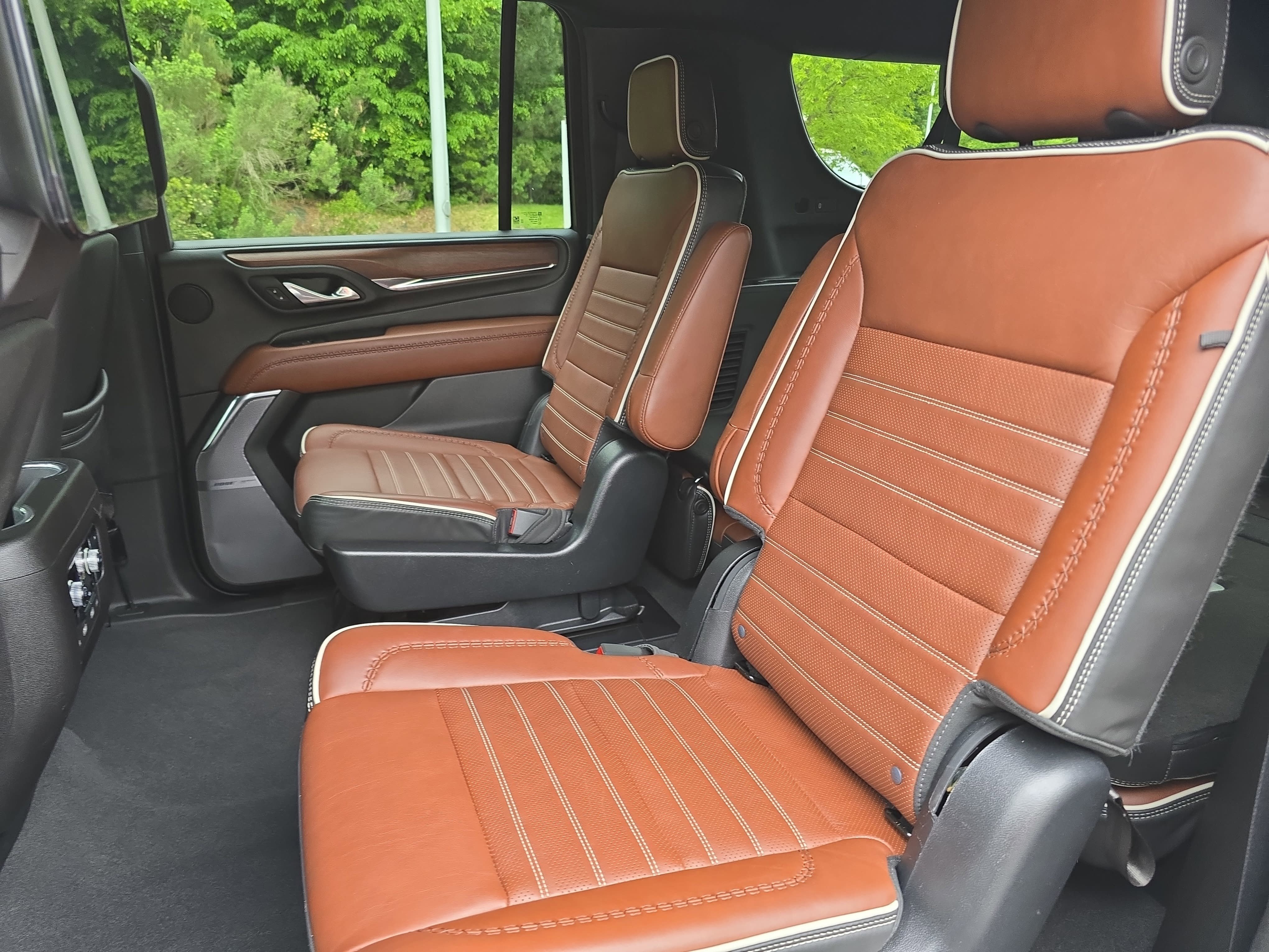 Used 2023 GMC Yukon XL Denali Ultimate AWD/4WD image 15