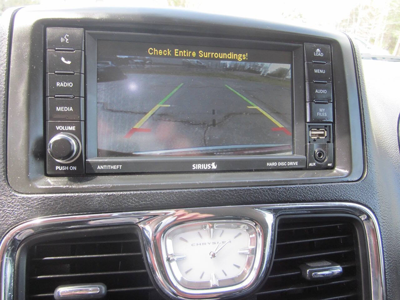 Used 2015 Chrysler Town & Country Touring FWD image 25
