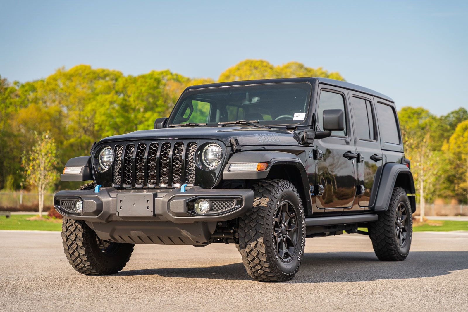 Used 2023 Jeep Wrangler Unlimited w/ Sun & Screen Package image 3