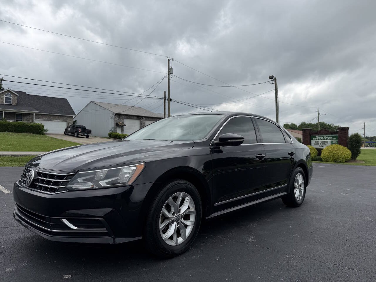 Used 2017 Volkswagen Passat 1.8T S FWD image 2