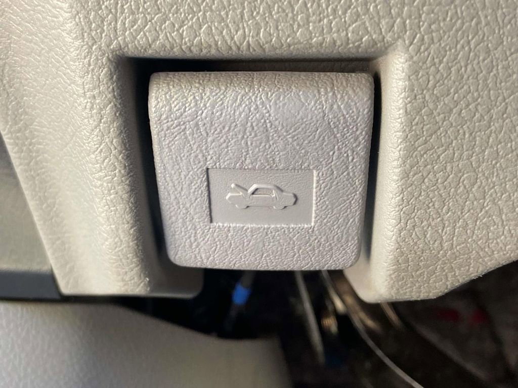 Used 2017 Toyota Camry XLE image 29