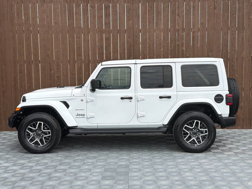 Used 2024 Jeep Wrangler Sahara image 15